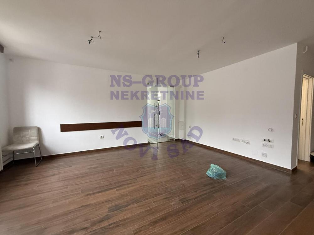 Slika 2 - Trosoban, 105m2, Bulevar patrijarha Pavla (Somborski bulevar) Novi Sad