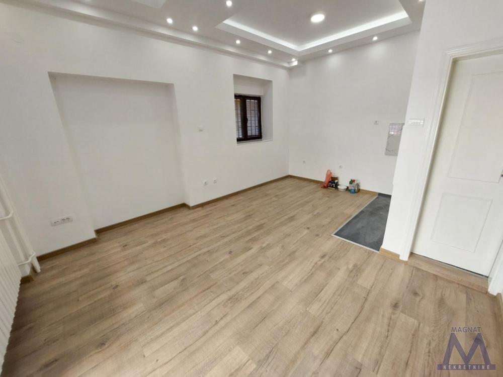 Slika 1 - Stan,NOVI SAD,CENTAR,kv: 22, € 88600, ID: 1019453