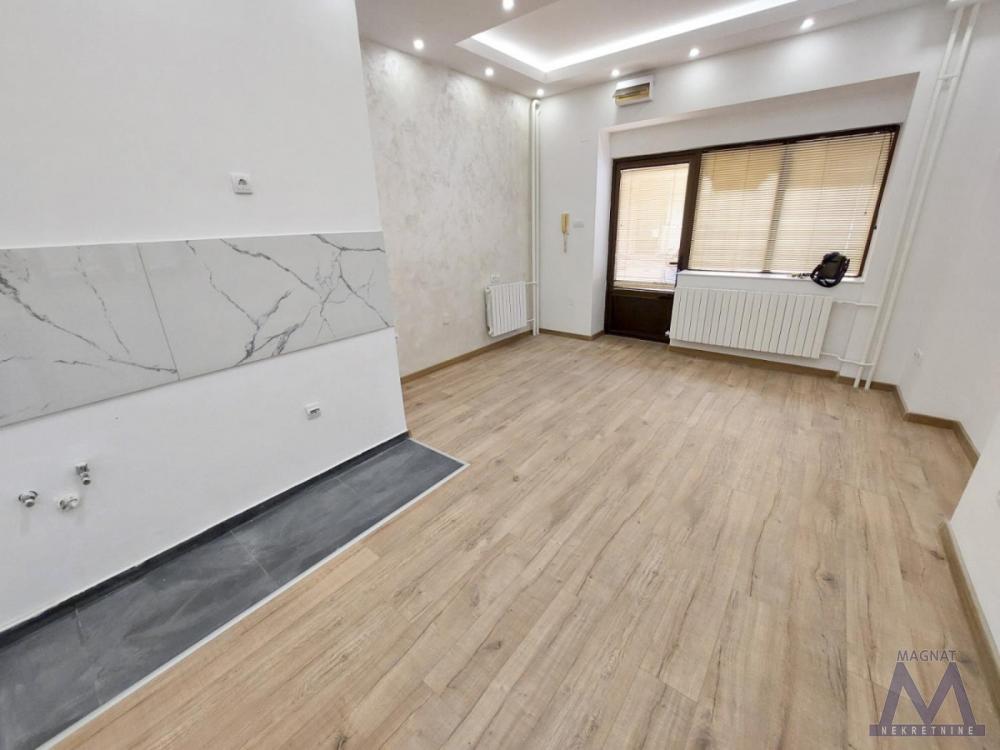Slika 2 - Stan,NOVI SAD,CENTAR,kv: 22, € 88600, ID: 1019453