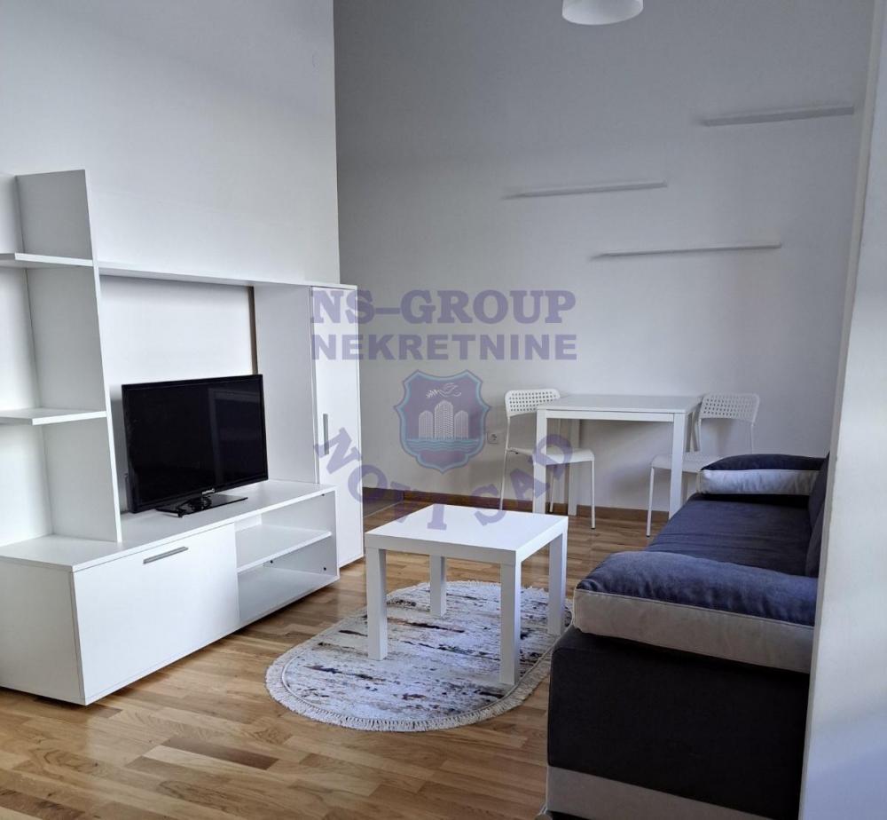 Glavna slika -Garsonjera-27m2-Petrovaradin