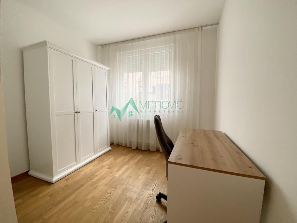 Slika 8 - Trosoban stan u centru površine 61m2. 