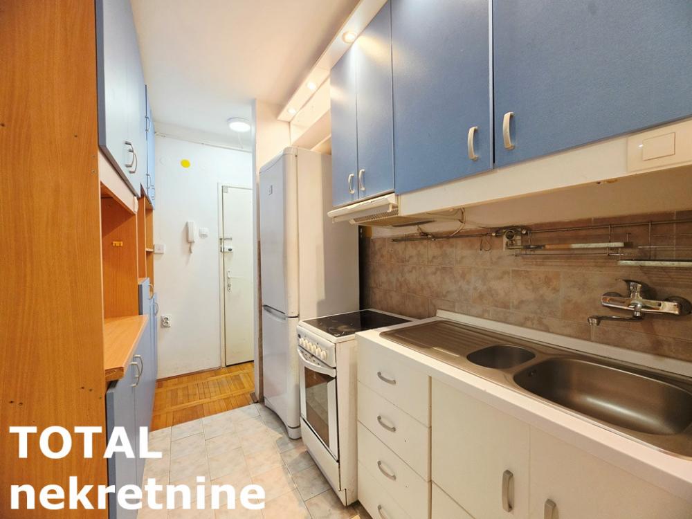 Slika 4 - Stan,NOVI SAD,CENTAR,kv: 34.00, € 105000, ID: 1103196