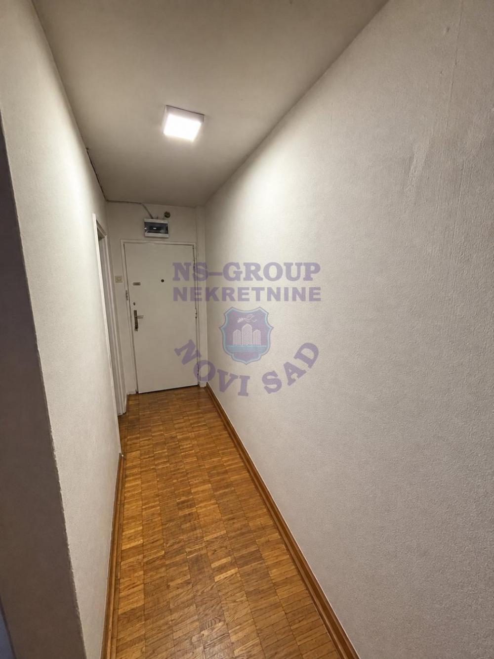 Slika 3 - Dvosoban, 53m2, Detelinara Novi Sad, sa terasom
