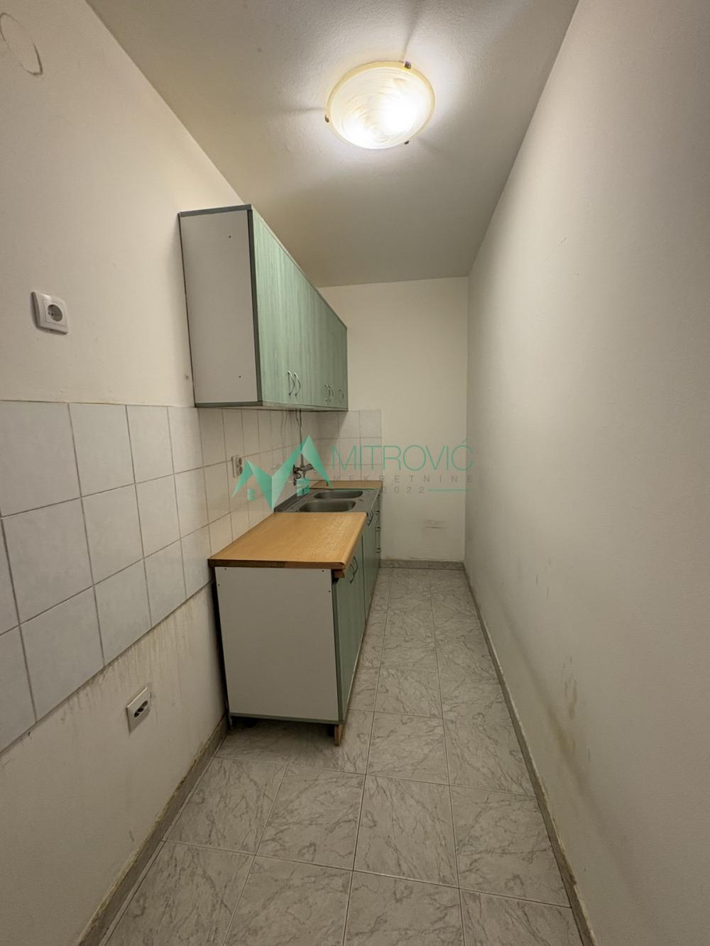 Slika 4 - Hitna prodaja stana na Grbavici ( Šifra: 1004749) 