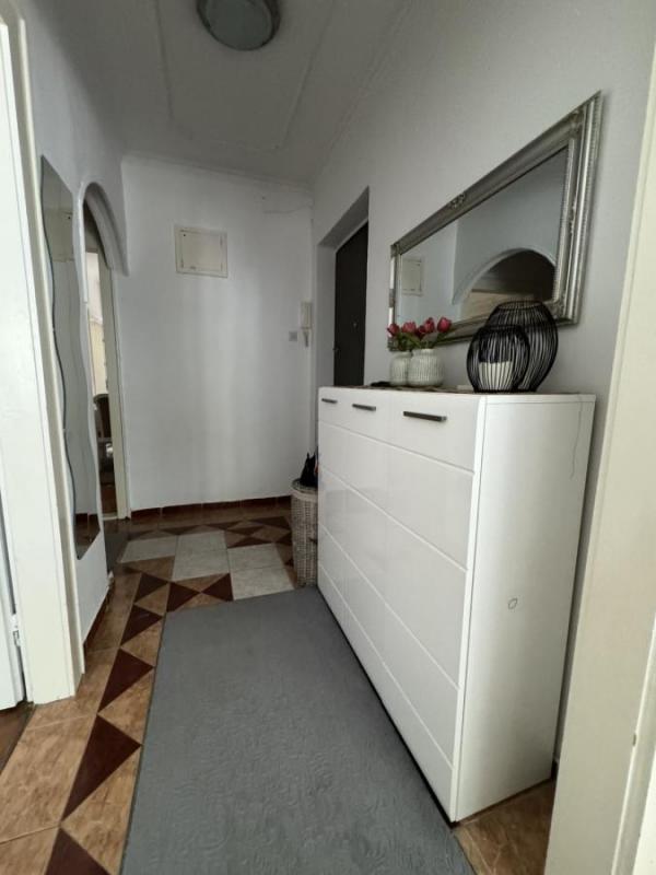 Slika 8 - Dvosoban, 80m2, Stari grad Novi Sad, sa terasom, ima lift