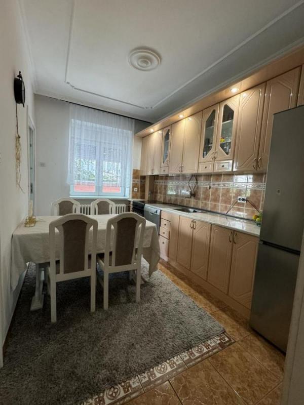 Slika 1 - Dvosoban, 80m2, Stari grad Novi Sad, sa terasom, ima lift