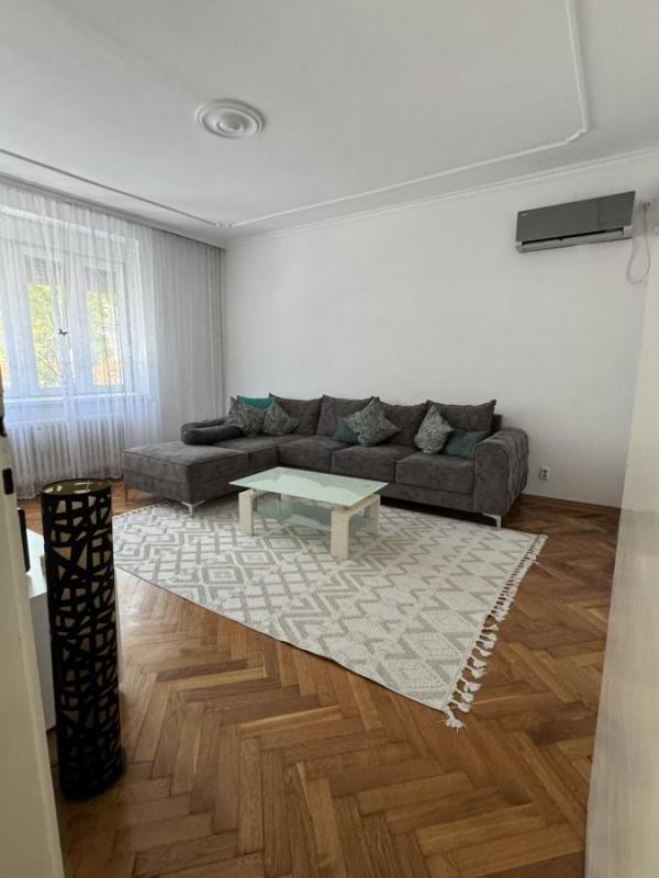 Slika 2 - Dvosoban, 80m2, Stari grad Novi Sad, sa terasom, ima lift