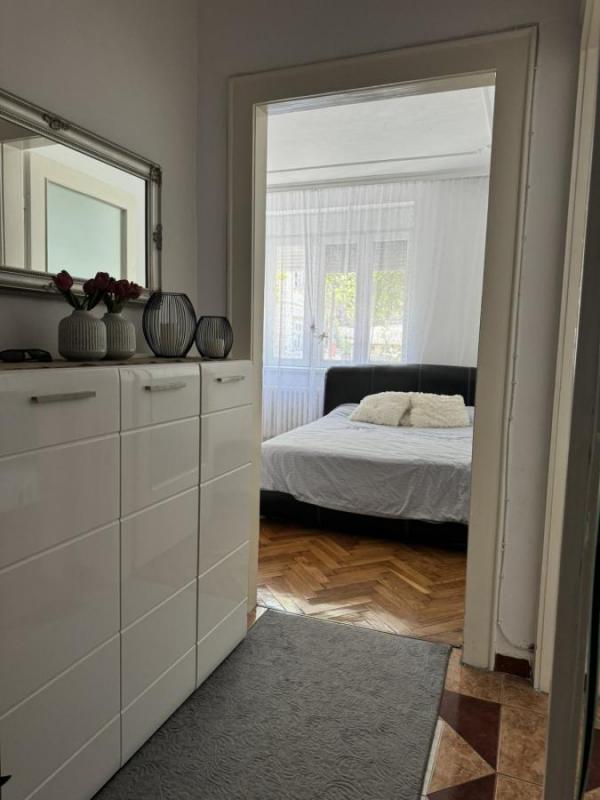 Slika 6 - Dvosoban, 80m2, Stari grad Novi Sad, sa terasom, ima lift