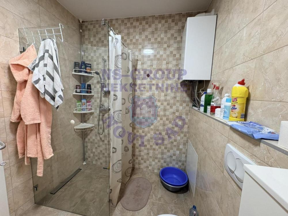Slika 7 - Dvosoban u centru Veternika kompletno namešten 