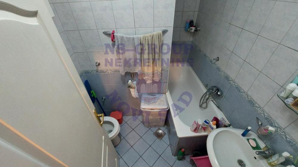 Slika 5 - Na Detelinari se prodaje klasičan, prostran dvosoban stan površine 46 m²!