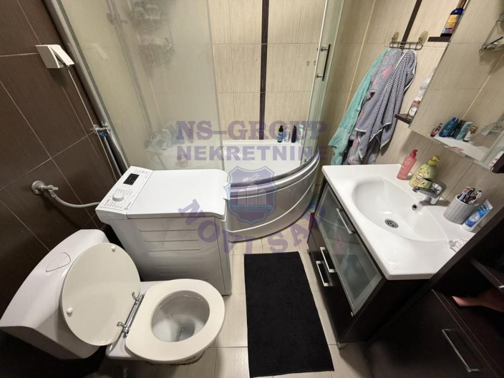 Slika 7 - Dvoiposoban, 68m2, Liman 4 Novi Sad, sa terasom, ima lift