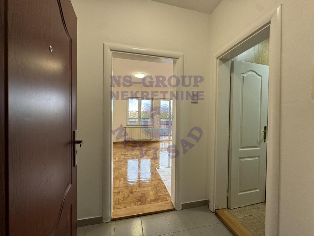 Slika 4 - Jednosoban, 29m2, Bulevar Evrope Novi Sad, sa terasom, ima lift