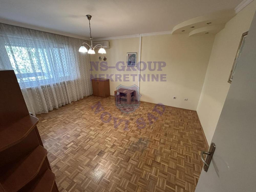 Glavna slika -Odlican dvosoban stan na Novom Naselju!