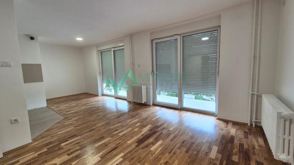 Glavna slika -Novi Sad, Banatić - Četvorosoban, kompletno renoviran stan 95m2 (šifra nekretnine: 1004805) 