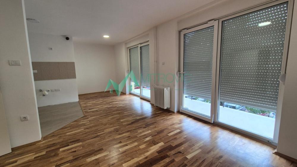 Slika 1 - Novi Sad, Banatić - Četvorosoban, kompletno renoviran stan 95m2 (šifra nekretnine: 1004805) 