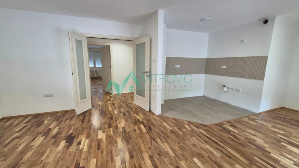 Slika 3 - Novi Sad, Banatić - Četvorosoban, kompletno renoviran stan 95m2 (šifra nekretnine: 1004805) 