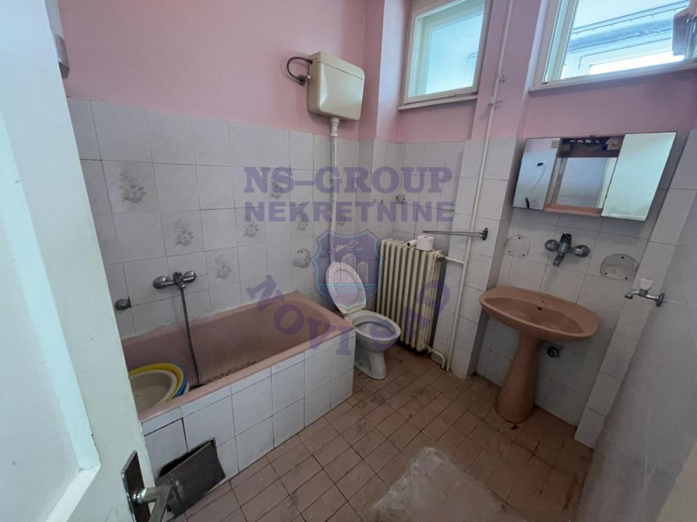 Slika 9 - Dvosoban, 74m2, Kej žrtava racije Novi Sad, sa terasom, ima lift