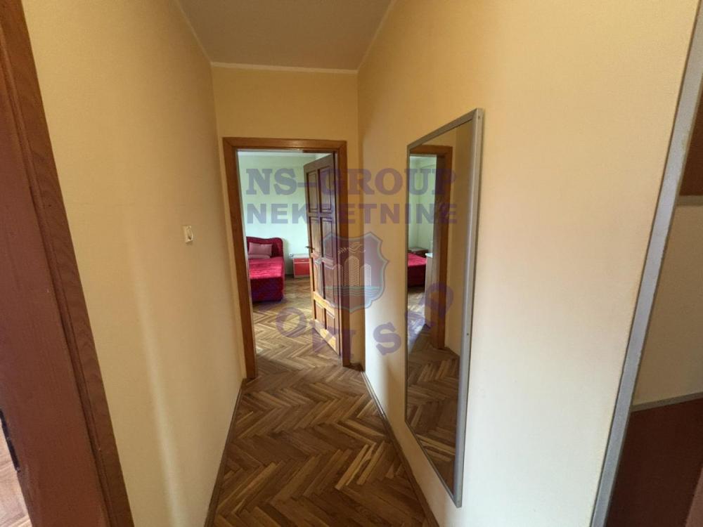 Slika 1 - Trosoban, 64m2, Nova Detelinara Novi Sad, sa terasom, ima lift