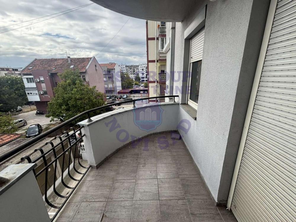 Slika 3 - Trosoban, 64m2, Nova Detelinara Novi Sad, sa terasom, ima lift