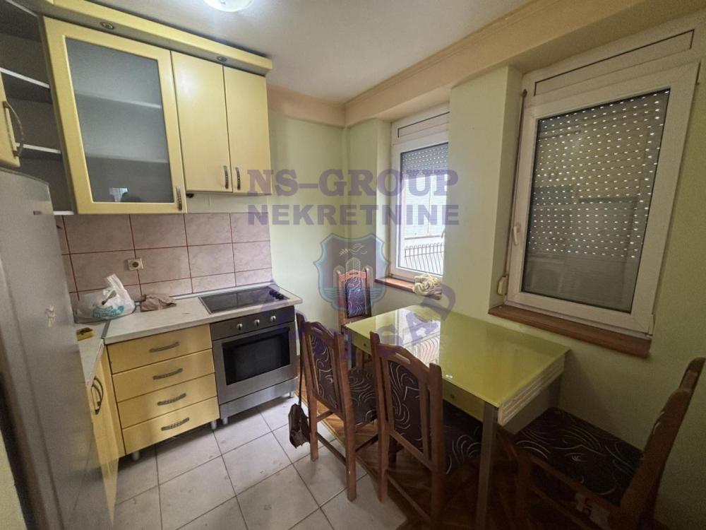 Slika 5 - Trosoban, 64m2, Nova Detelinara Novi Sad, sa terasom, ima lift