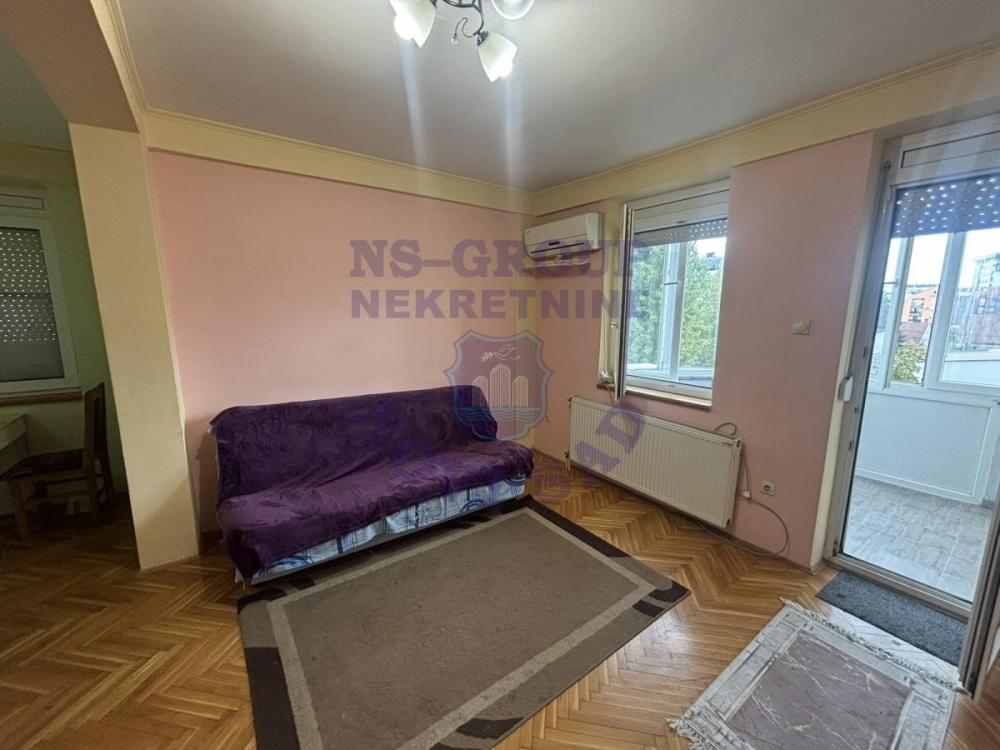 Slika 6 - Trosoban, 64m2, Nova Detelinara Novi Sad, sa terasom, ima lift