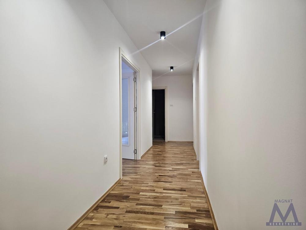 Slika 4 - Stan,NOVI SAD,ŽELEZNIČKA STANICA,kv: 99, € 277000, ID: 1019459