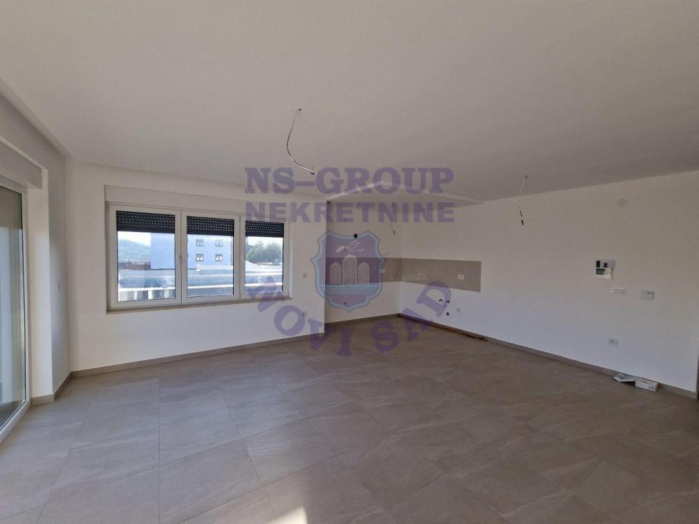 Glavna slika -Prodaje se stan u Sremskoj Kamenici 93m2