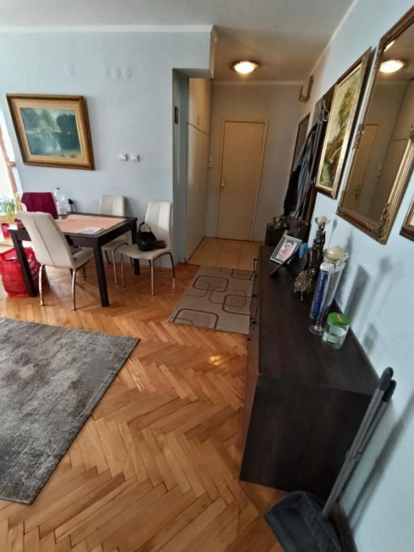 Slika 7 - Dvoiposoban 52m Novi Sad, Slovačka ulica II sprat uknjizen + parking