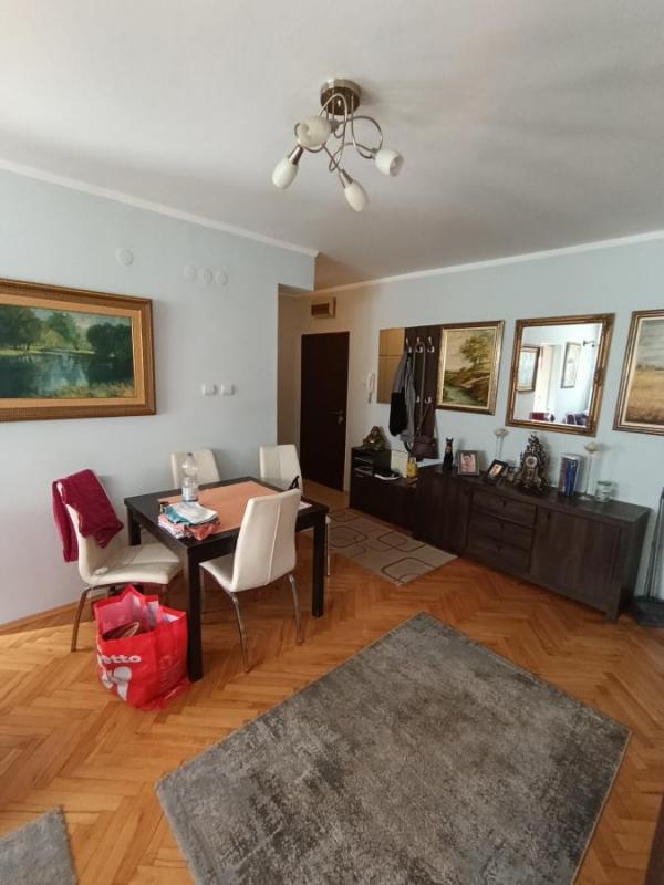 Slika 1 - Dvoiposoban 52m Novi Sad, Slovačka ulica II sprat uknjizen + parking