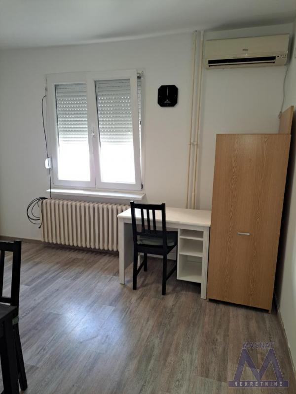 Slika 4 - Stan,NOVI SAD,SAJAM,kv: 20, € 75000, ID: 1019458