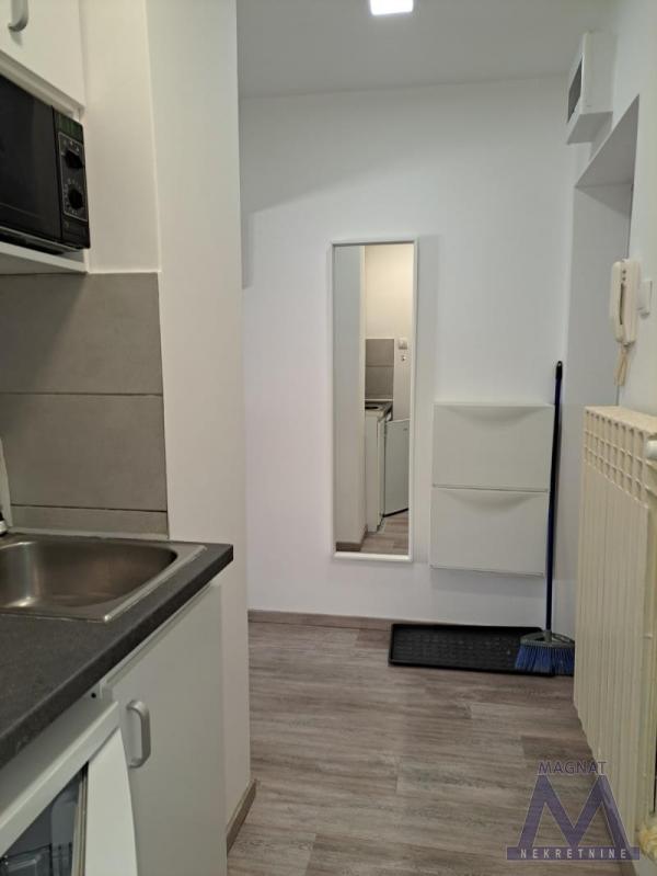 Slika 6 - Stan,NOVI SAD,SAJAM,kv: 20, € 75000, ID: 1019458