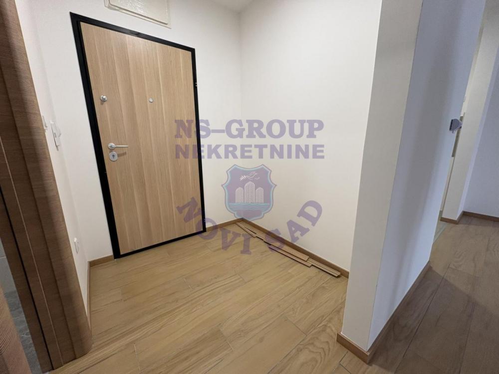 Slika 1 - Trosoban, 63m2, Petrovaradin Novi Sad, sa terasom, ima lift