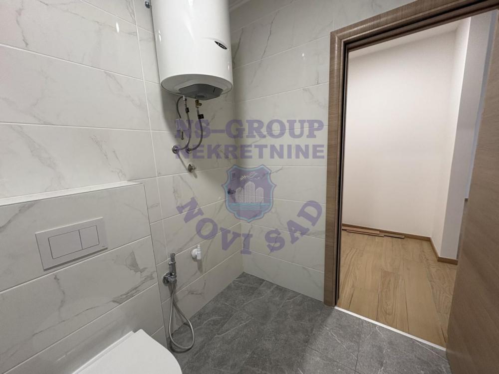 Slika 3 - Trosoban, 63m2, Petrovaradin Novi Sad, sa terasom, ima lift