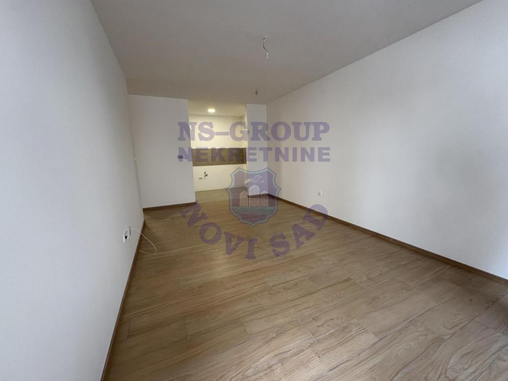 Slika 6 - Trosoban, 63m2, Petrovaradin Novi Sad, sa terasom, ima lift