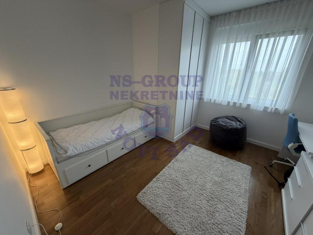 Slika 9 - LUX PORODICAN + GARAZA + 2 P. MESTA