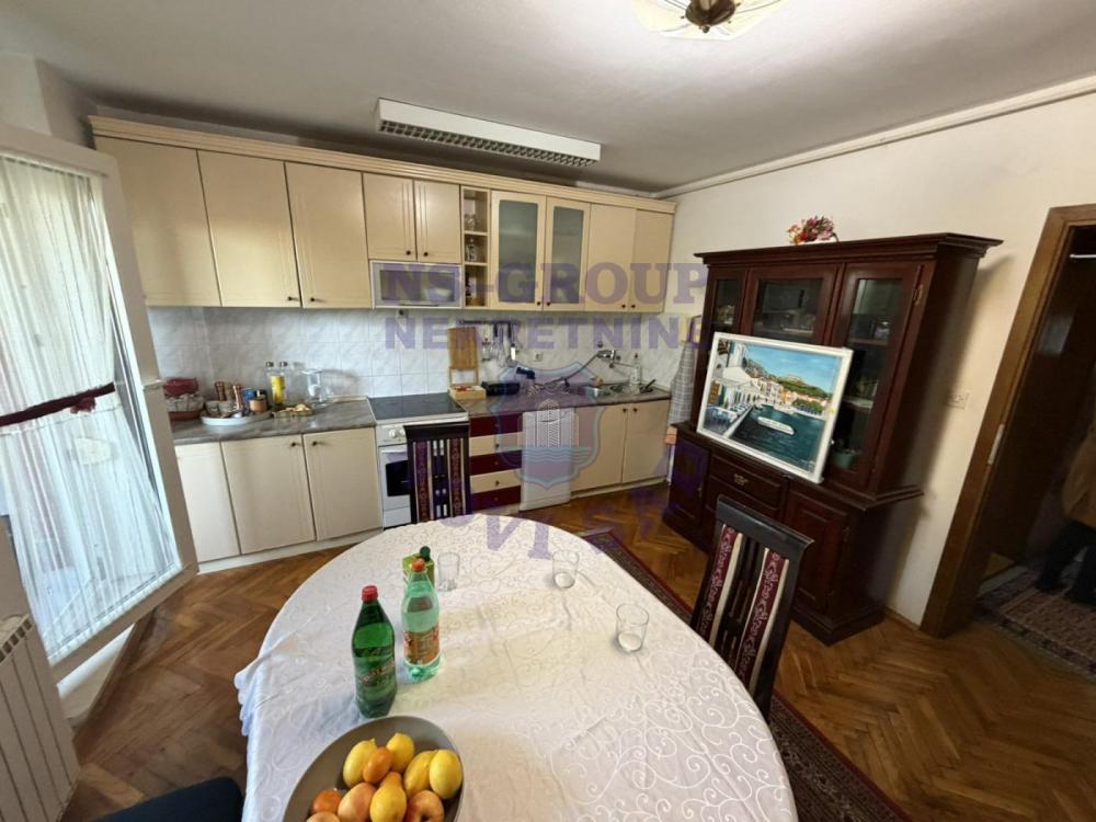 Slika 2 - Trosoban, 80m2, Novo naselje Novi Sad, sa terasom
