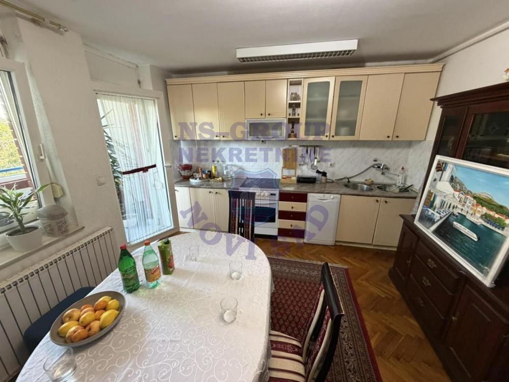 Slika 1 - Trosoban, 80m2, Novo naselje Novi Sad, sa terasom