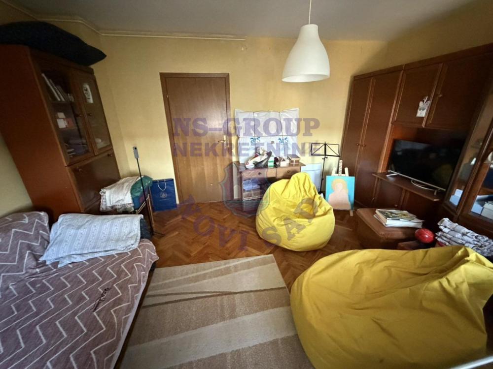 Slika 4 - Trosoban, 80m2, Novo naselje Novi Sad, sa terasom