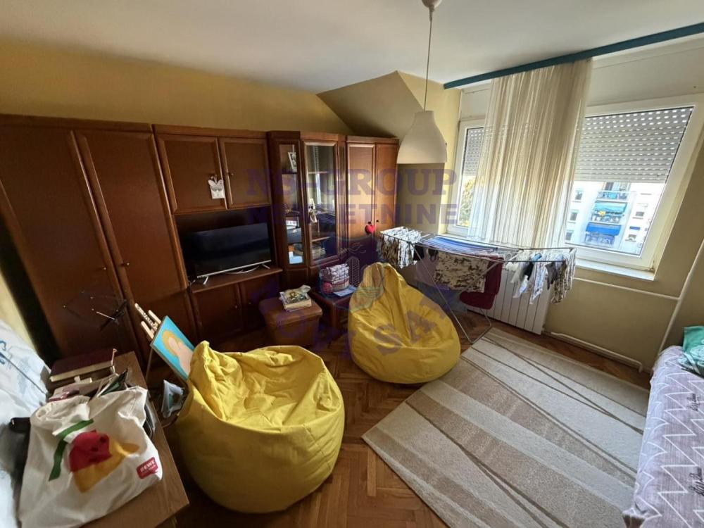Slika 5 - Trosoban, 80m2, Novo naselje Novi Sad, sa terasom