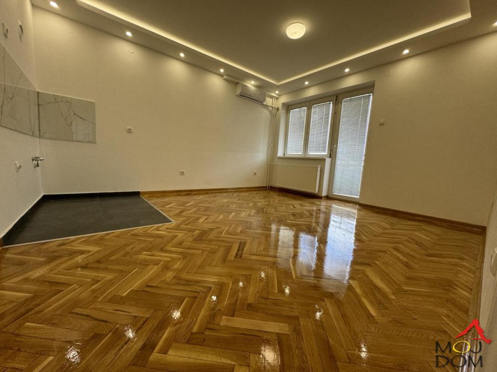 Slika 3 - Stan,NOVI SAD,SOCIJALNO,kv: 43, € 154500, ID: 1032942