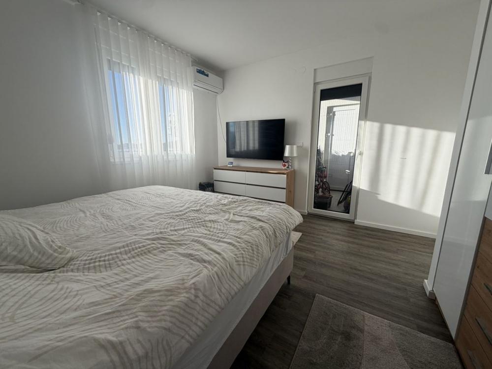 Slika 4 - KOMPLETNO NAMEŠTEN - PARKING - 89M2