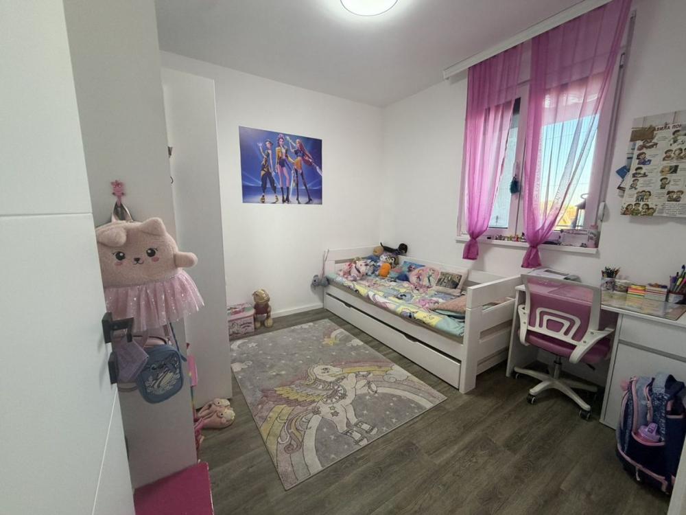 Slika 6 - KOMPLETNO NAMEŠTEN - PARKING - 89M2