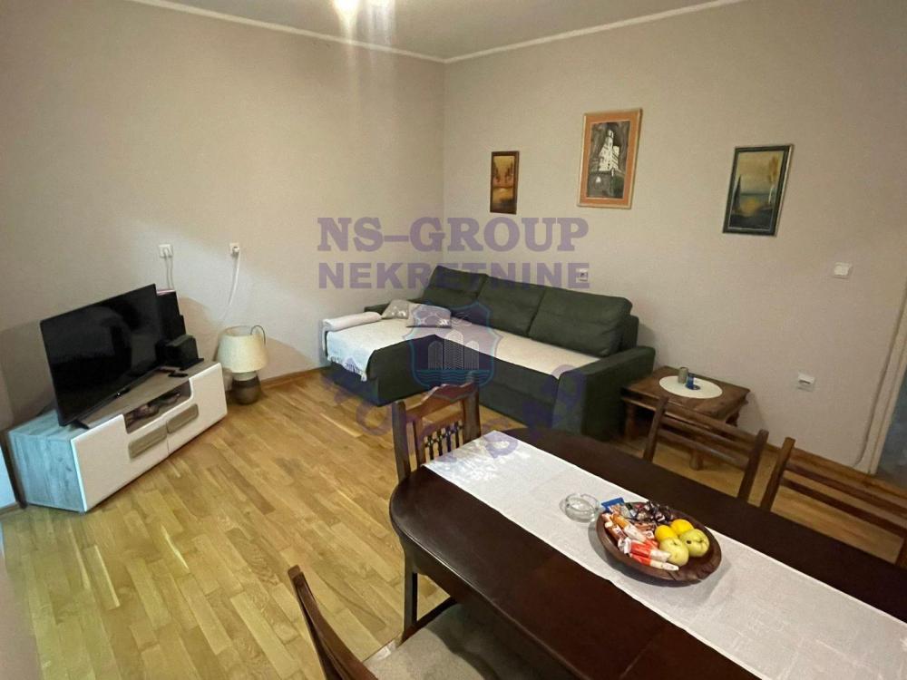 Slika 0 - Troiposoban, 75m2, Adamovićevo naselje Novi Sad, sa terasom