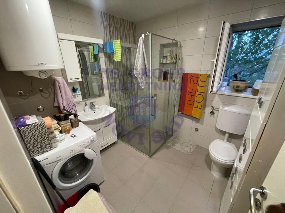 Slika 1 - Troiposoban, 75m2, Adamovićevo naselje Novi Sad, sa terasom
