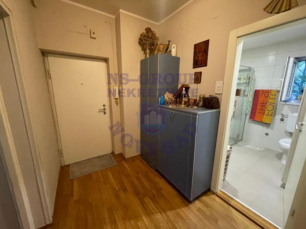 Slika 2 - Troiposoban, 75m2, Adamovićevo naselje Novi Sad, sa terasom