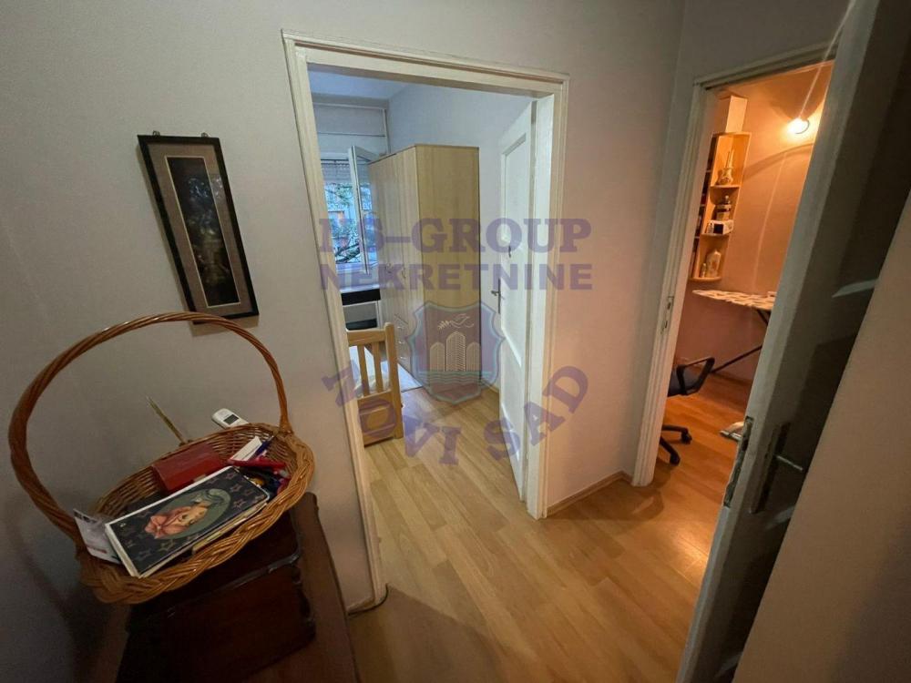 Slika 3 - Troiposoban, 75m2, Adamovićevo naselje Novi Sad, sa terasom