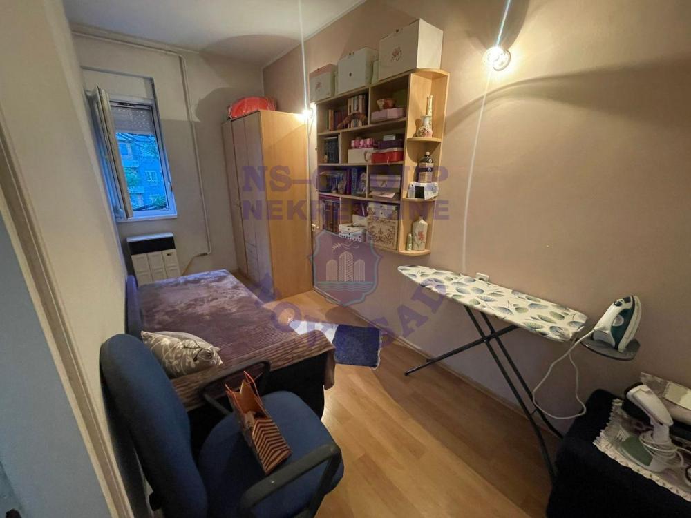 Slika 4 - Troiposoban, 75m2, Adamovićevo naselje Novi Sad, sa terasom