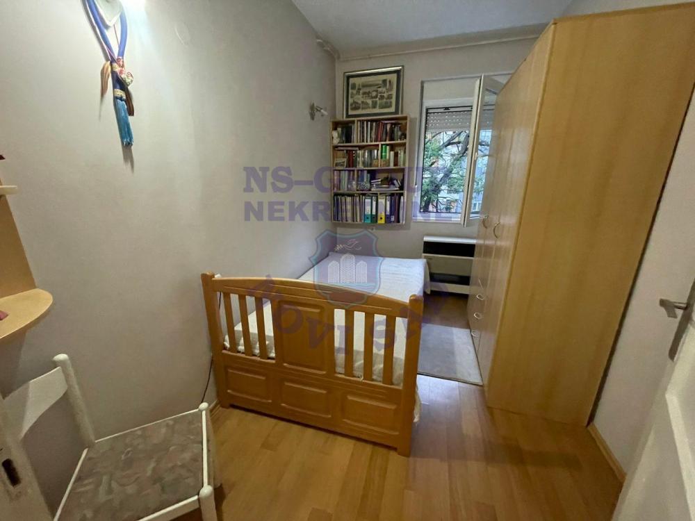 Slika 5 - Troiposoban, 75m2, Adamovićevo naselje Novi Sad, sa terasom