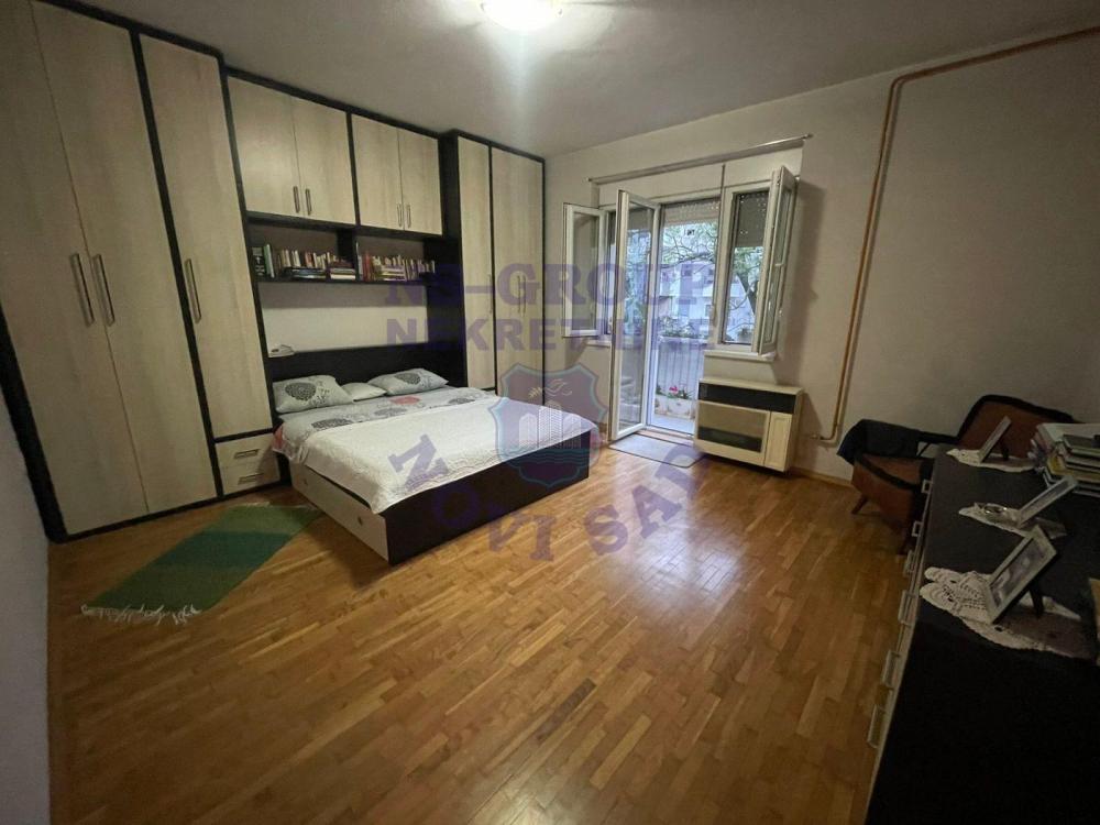 Slika 6 - Troiposoban, 75m2, Adamovićevo naselje Novi Sad, sa terasom