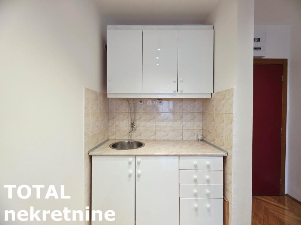 Slika 2 - Stan,NOVI SAD,BULEVAR,kv: 35.00, € 120000, ID: 1103328